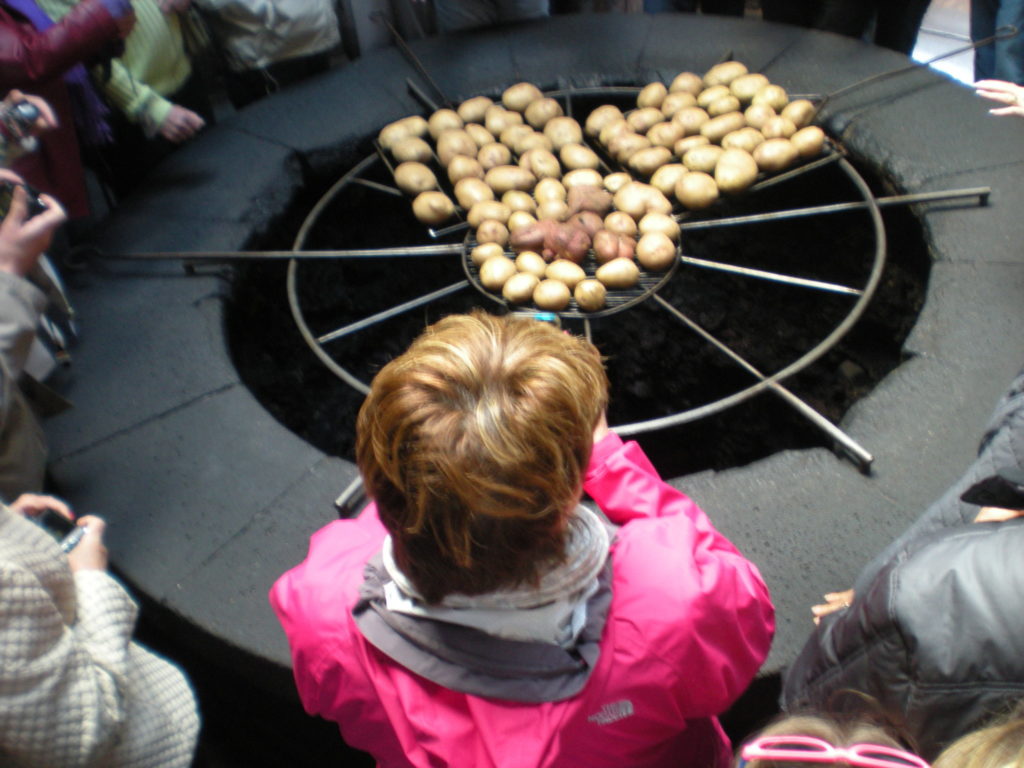 visit lanzarote,live volcano cooking lanzarote,lanzarote volcano cooking,