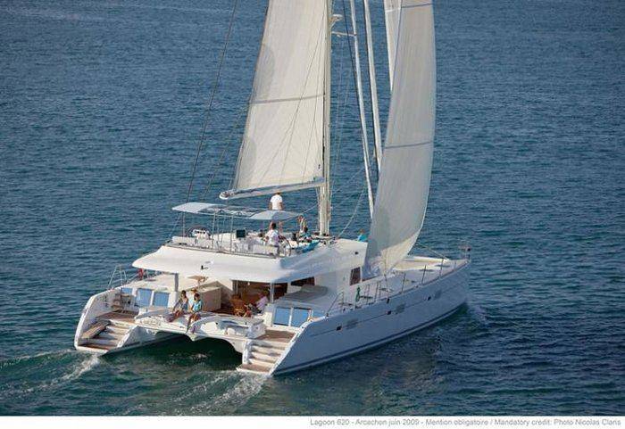 Luxury Catamaran - Lagoon 620